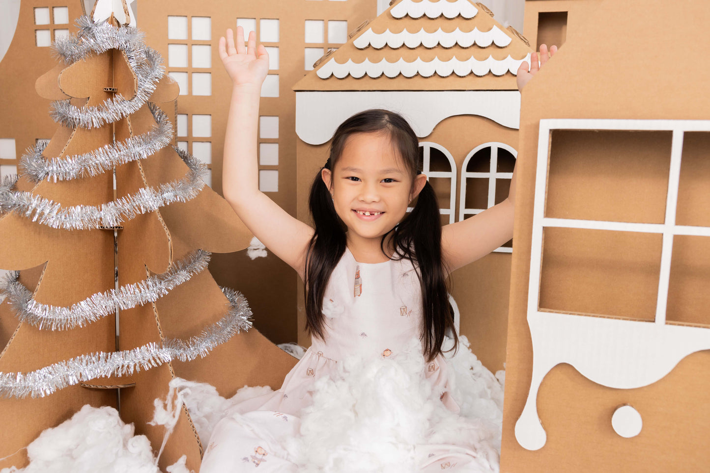 Sustainable Mini Christmas Family Photoshoot at MM